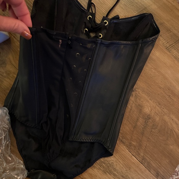 Victoria's Secret black love letters faux leather Black Lace Corset Bodysuit - M - Picture 4 of 11